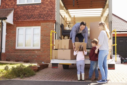 Packing and loading support for a flat move in Hanwell
